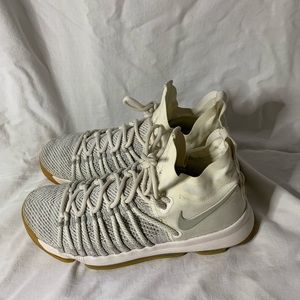 Men’s Basketball Shoes: KD 9